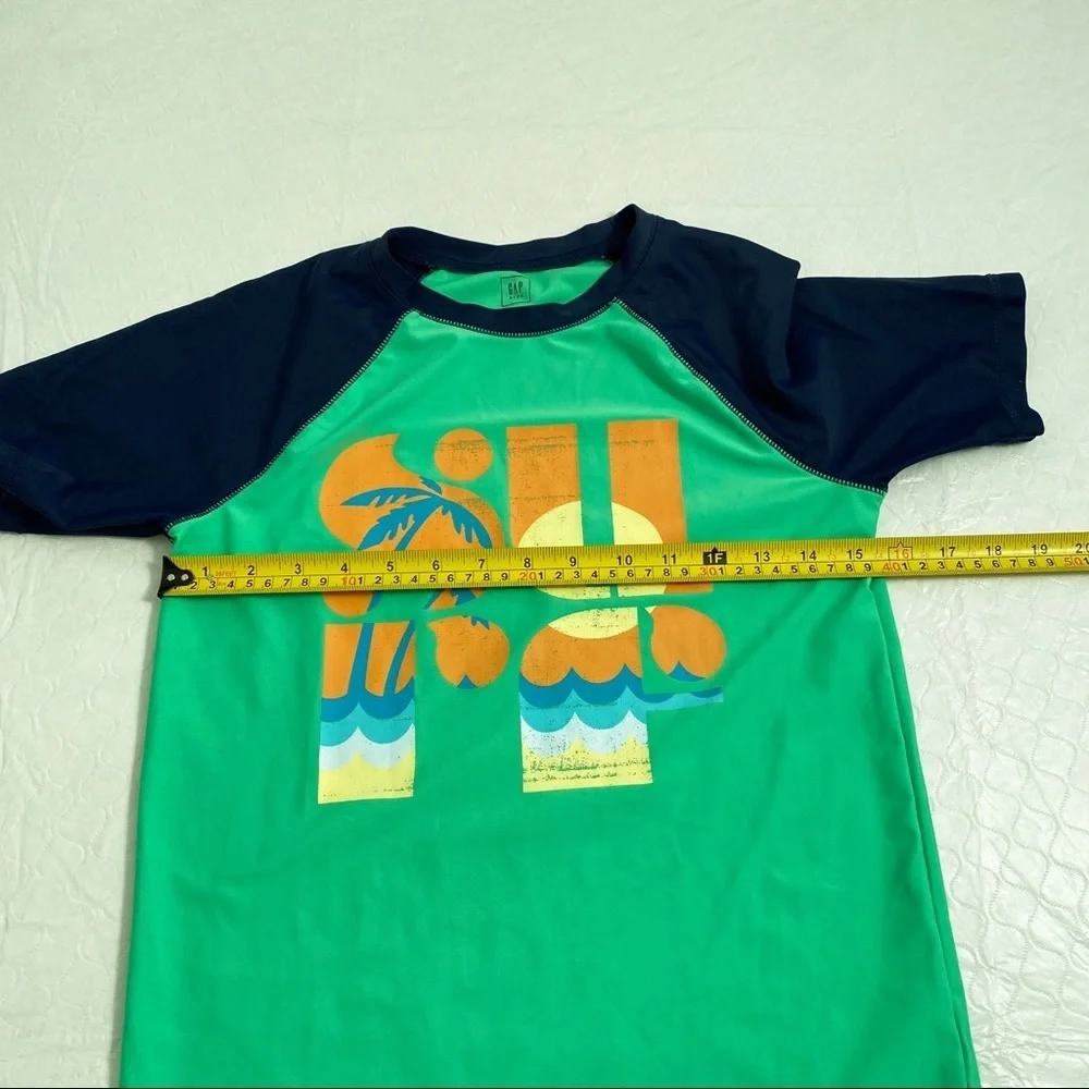 Gap green and navy short sleeve rash guard L = 10